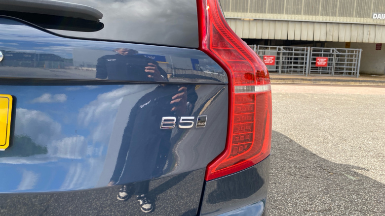 Volvo XC90 2.0 B5P [250] Plus Dark 5dr AWD Geartronic Petrol Estate